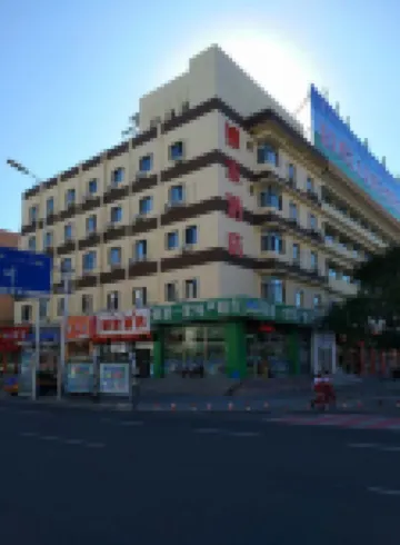 홈인 호텔(우란차부지닝기차역잔첸광장)