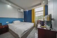 Yichun Xurun Business Hotel
