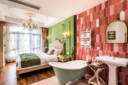 Floral Hotel · 26 Du Fangyuan Hotel (Qidong Seaside Venice) Отели рядом с достопримечательностью «Yuantuojiao Scenic Resort»