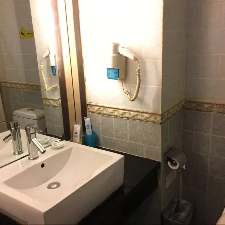 Zhongzhou Hotel (XingHe Road)