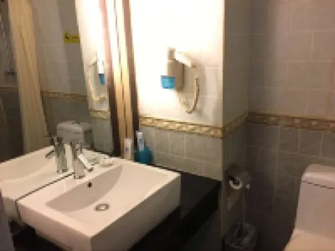 Zhongzhou Hotel (XingHe Road)