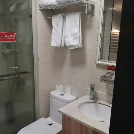 Lihuang Hotel Отели рядом с достопримечательностью «Рынок торговли аквариумами и пищевыми продуктами в Цзясин»