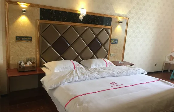 安龍世紀新酒店（龍廣鎮店）