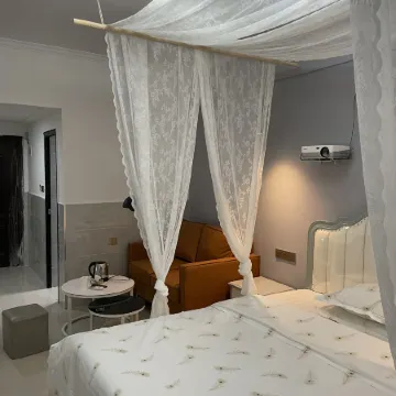 Youke Homestay (Hubei University of Economics, Canglong Island, Wuhan) Отели рядом с достопримечательностью «Большой рынок для общины»