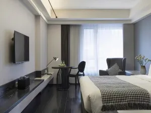 Holz Hotel (Shenyang International Exhibition Center New South Railway Station)