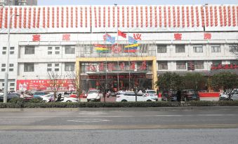 Jiuhuan Holiday Hotel