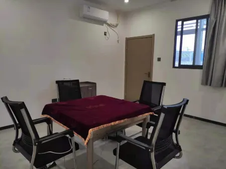 Quankai Business Hotel (Hefei Feidong Longtang East China Building Materials Center Store) Отели рядом с достопримечательностью «Hefei Longxi Zoo»