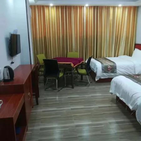 Wanzai Haolong Business Hotel