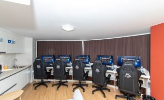 Westin Designer E-sports Apartment
