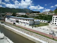 Luqulangmusi Zhongyuan Holiday Hotel فنادق في لوتشو