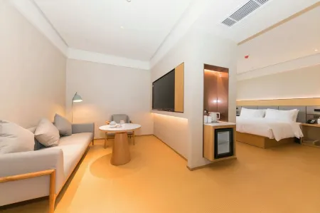 Ji Hotel (Hefei South Railway Station North Square)