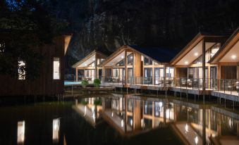 Zizai Pingjiang Wild Luxury Resort