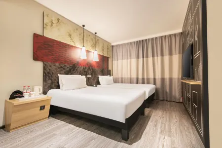 Ibis Hotel (Wuhan Simenkou Yellow Crane Tower Subway Station)