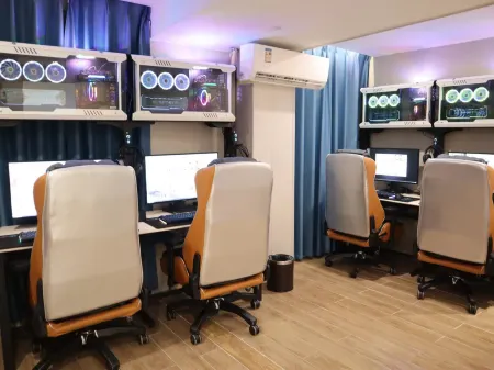 i Electronic Sports Hotel (Shanghai Hongqiao Longbai Xincun Metro Station)