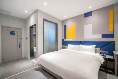 7Days Inn Hotel (Rong County Qichezongzhan) Hotels near Rongxian Normal School