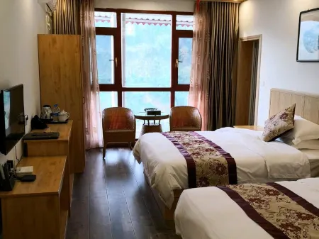 Cong jiang chord hotel Отели рядом с достопримечательностью «Gaozeng Dongzhai»