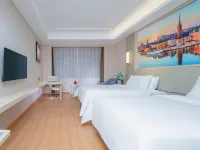 Vienna Hotel (Yingshan Wenshen Zhen Bisheng Avenue Branch) - Parkering