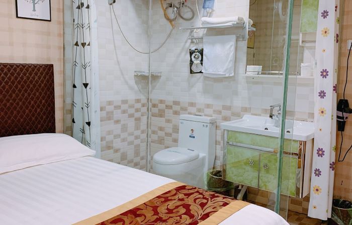 Fenglin County Yijia Hotel