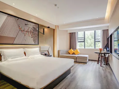 IU hotel (Beihai Old Street Underwater World)