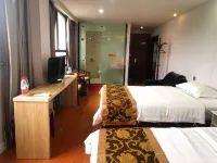 Laohekou Traffic Hotel - parking
