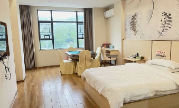 Luoding Luji Hotel