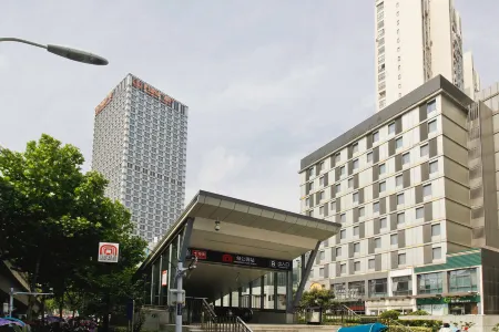 Q8 Hotel