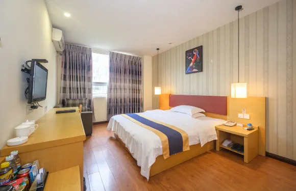 0點快捷酒店（營山磨子街白塔公園店）