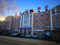 Dalian Spring Hotel (City Government People's Square Subway Station Branch) Hotel berhampiran Dataran Olimpik Dalian