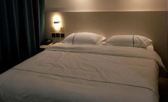 Eaka365 Chain Hotel VS E-GAMES Hotel (Zhangjiakou Xiahuayuan)