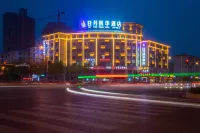 Riyue Fenghua Hotel (Shangqiu Vocational and Technical College) Hotels near Shangqiu Polytechnic (Shenhuo Avenue)