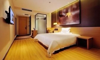 IUA Hotel (Dalian Xinghai Square, Xi'an Road)