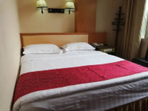Changning Baiyun Hotel