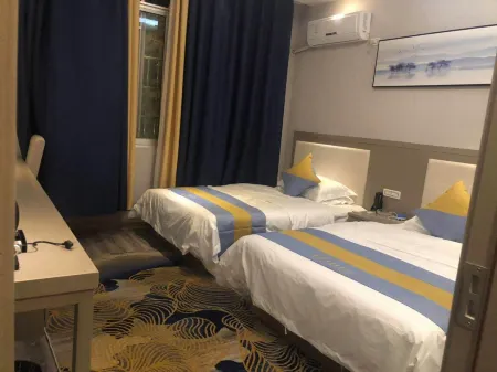 Yiliang Shouke Business Hotel Отели рядом с достопримечательностью «Глобальный автомобильный пассажирский станция Ляо Ляо»