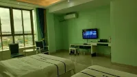 Lingao Ruoya Business Hotel