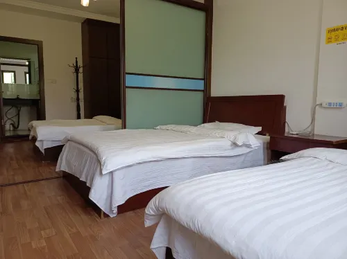 Ruihong Hotel, Luxian County - 2-Star
