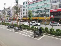 Wanxiang Hotel (Qinzhou Lingshan) - parkir