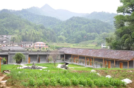 BanXi Lake Отели рядом с достопримечательностью «Daweishan National Forest Park»
