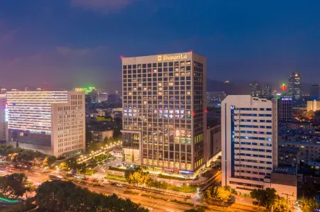 Shangri-La, Hotel Jinan Отели рядом с достопримечательностью «Tianqiao Gymnasium»