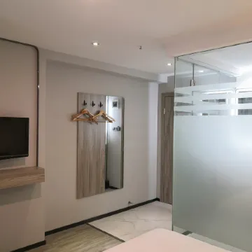 7 Days Premium Hotel (Chongqing Yuanjiagang Light Rail Station Olympic Sports Center)