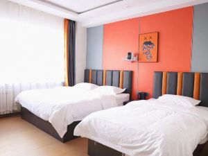 Orange Homestay (Zalantun Pedestrian Street)