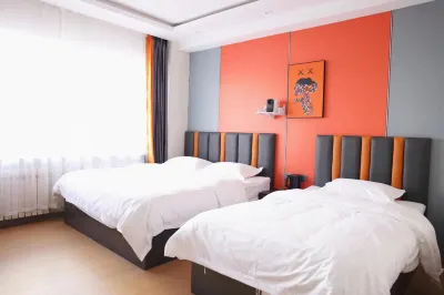 Orange Homestay (Zalantun Pedestrian Street) Отели в г. Чжаланьтунь