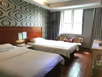 Laohekou Traffic Hotel - parking