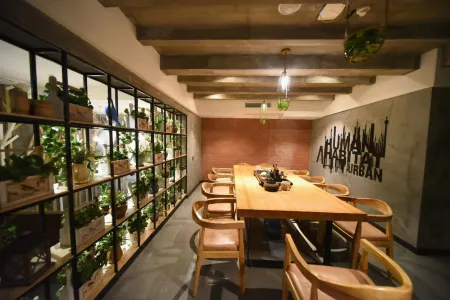 Xuanhan Fankexuan Boutique Hotel Отели рядом с достопримечательностью «Minge Square»