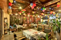 Moon and Sixpence Hotel