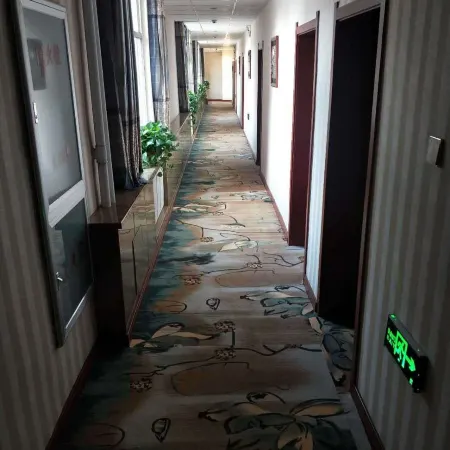 Yingshi Zhijia Hotel
