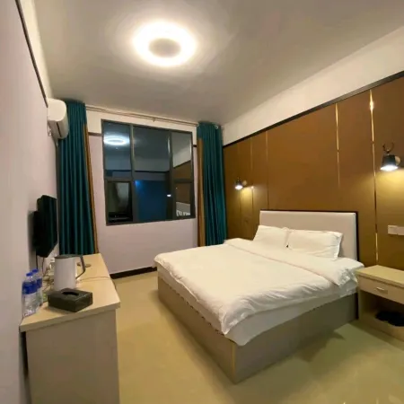 Anlong Yijia Express Hotel