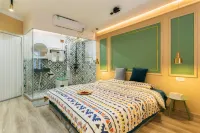 Chongqing Rooftop Terrace Youth B&B (Jiefangbei Shibati Branch)