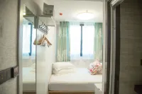 Zhijiang Cailan Theme Hotel (Longjin Fengyu Bridge)