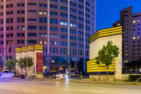 Northeast Hotel Отели рядом с достопримечательностью «CPC's Manchuria Provincial Committee Site»