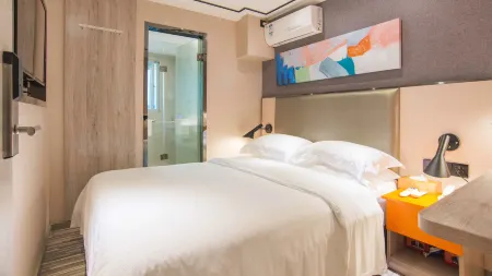 Aifeel Hotel (Zhuhai Gongbei Port Square Light Rail Terminal)